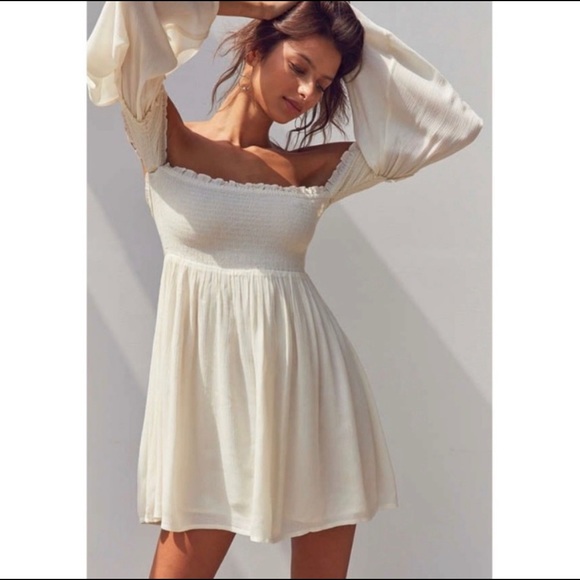 Ecote Elora smocked top urban outfitters - Picture 2 of 3